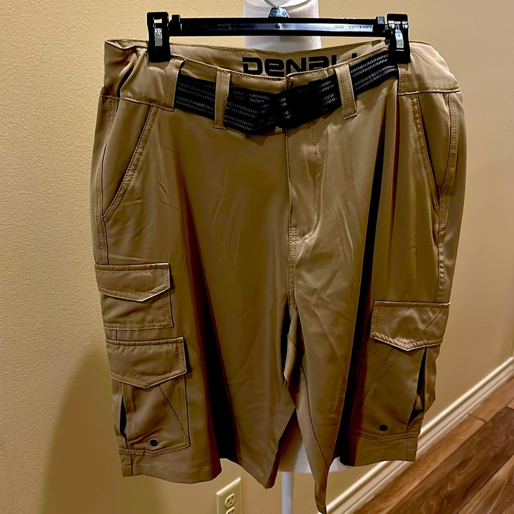 Denali Men’s Cargo shorts in khaki